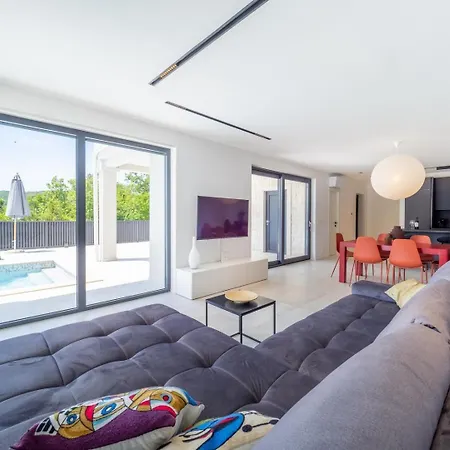 Villa Greta Heated Pool 40m2, Sea View Risika